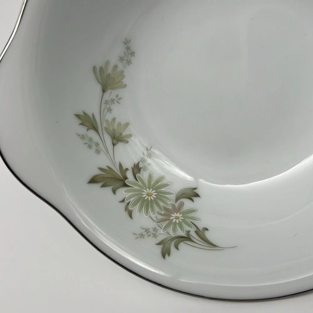 Noritake Soroya 6853 6” Cereal Bowl Light Green Daisy Platinum‎ Banded